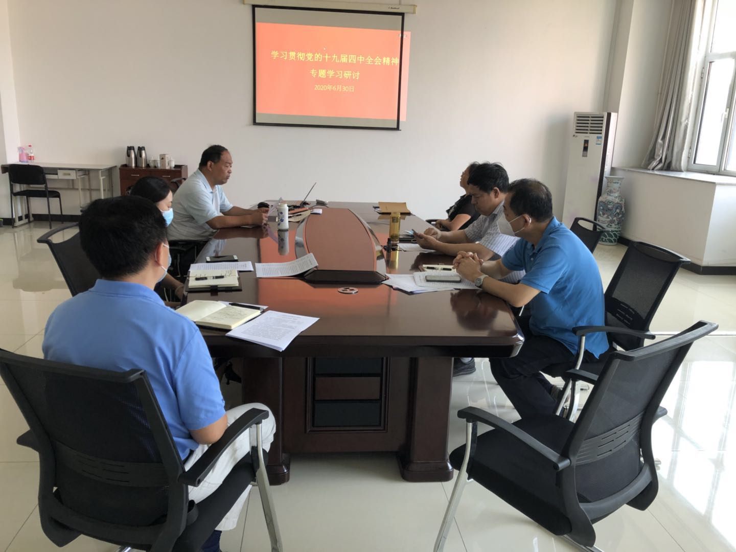 中心组十九届四中全会研讨.jpg 中心组十九届四中全会研讨.jpg